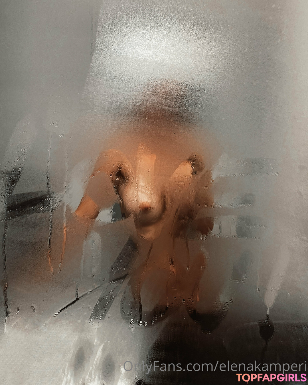 Naakte gelekte OnlyFans-foto van Elena Kamperi #116