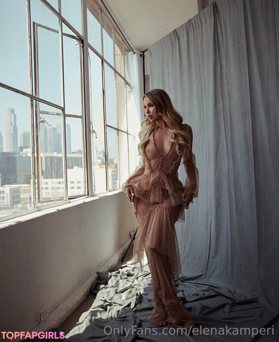 Naakte gelekte OnlyFans-foto van Elena Kamperi #234