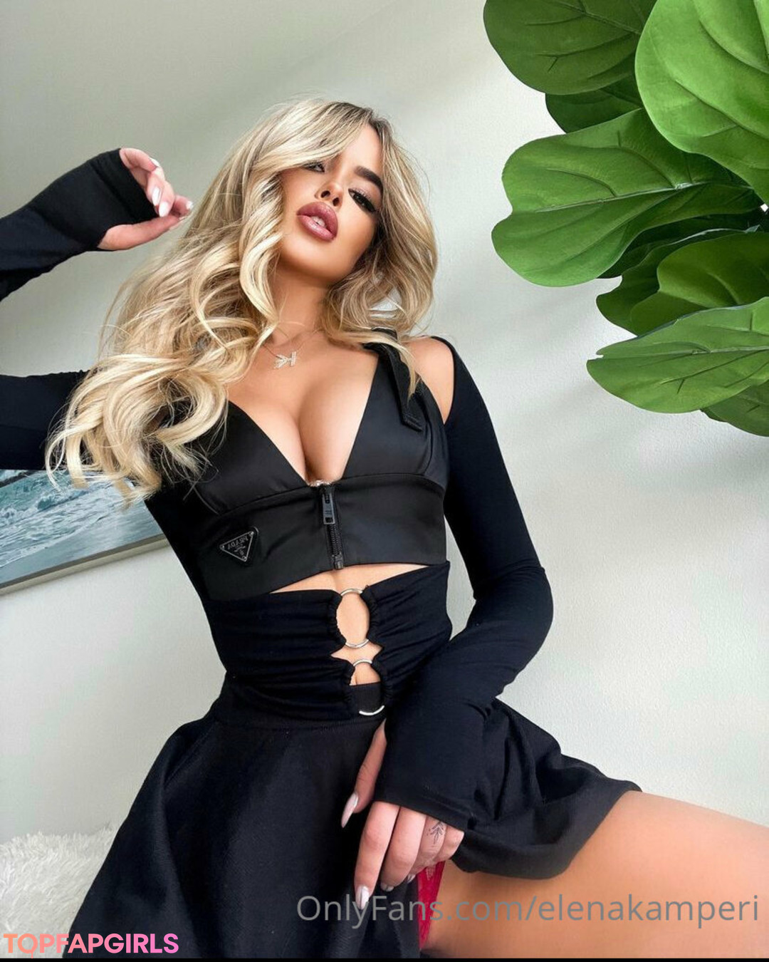 Naakte gelekte OnlyFans-foto van Elena Kamperi #253