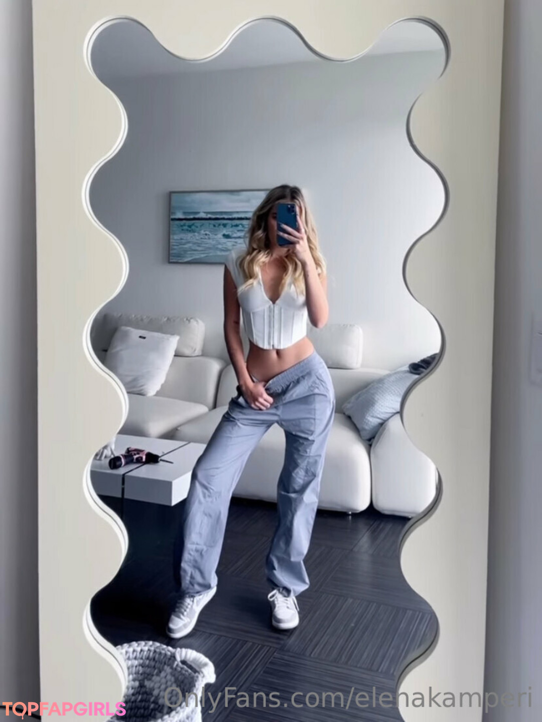 Naakte gelekte OnlyFans-foto van Elena Kamperi #254