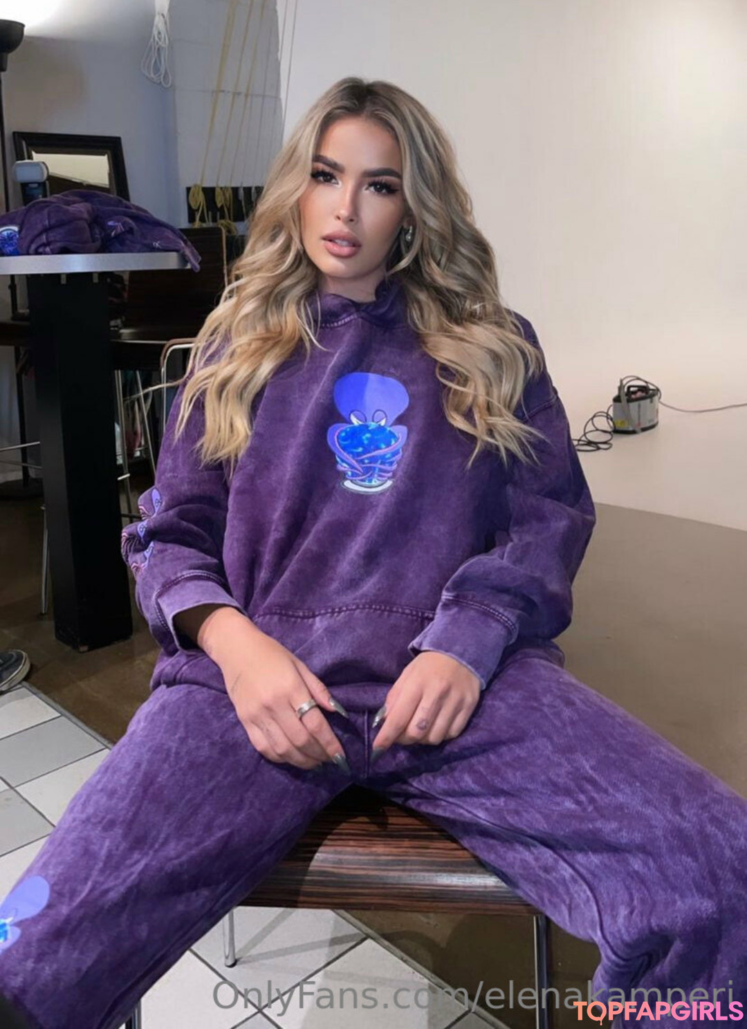 Naakte gelekte OnlyFans-foto van Elena Kamperi #256