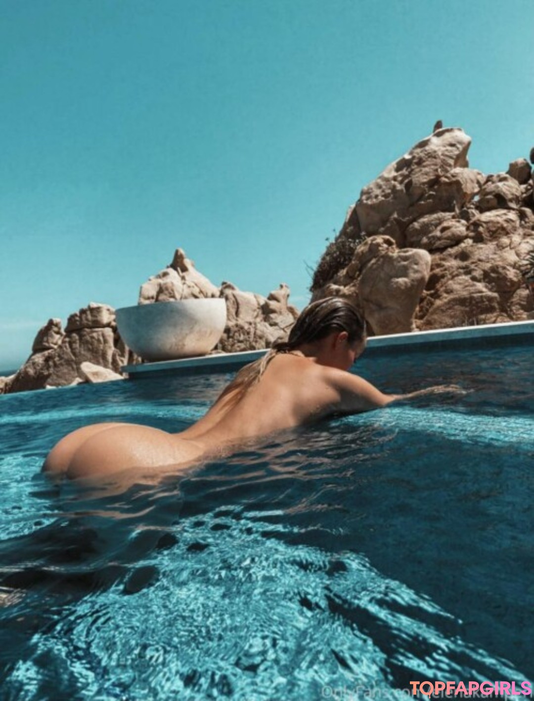 Naakte gelekte OnlyFans-foto van Elena Kamperi #417