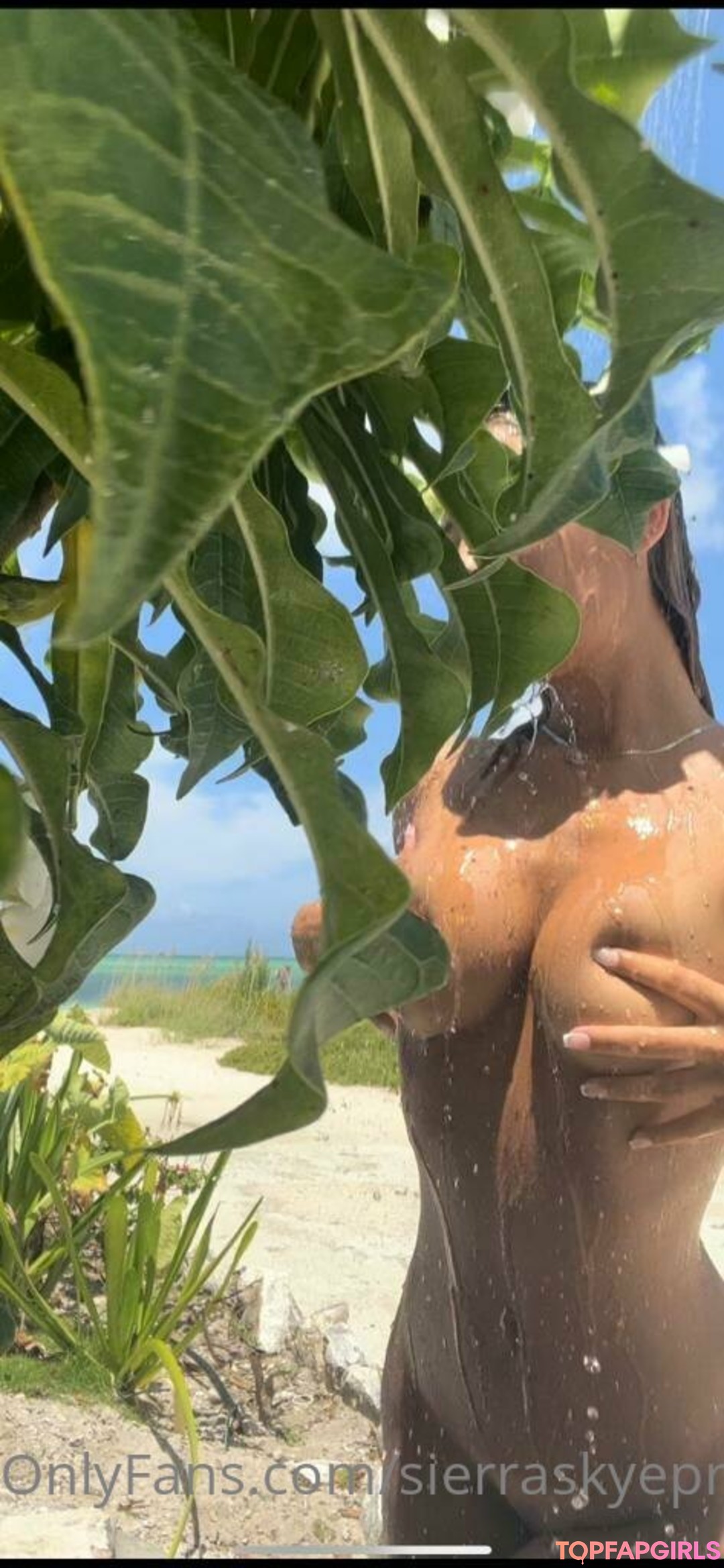 Naakte gelekte OnlyFans-foto van Sierra Skye #46