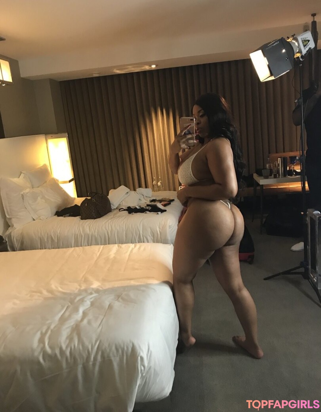 Naakte gelekte OnlyFans-foto van Aryana #275