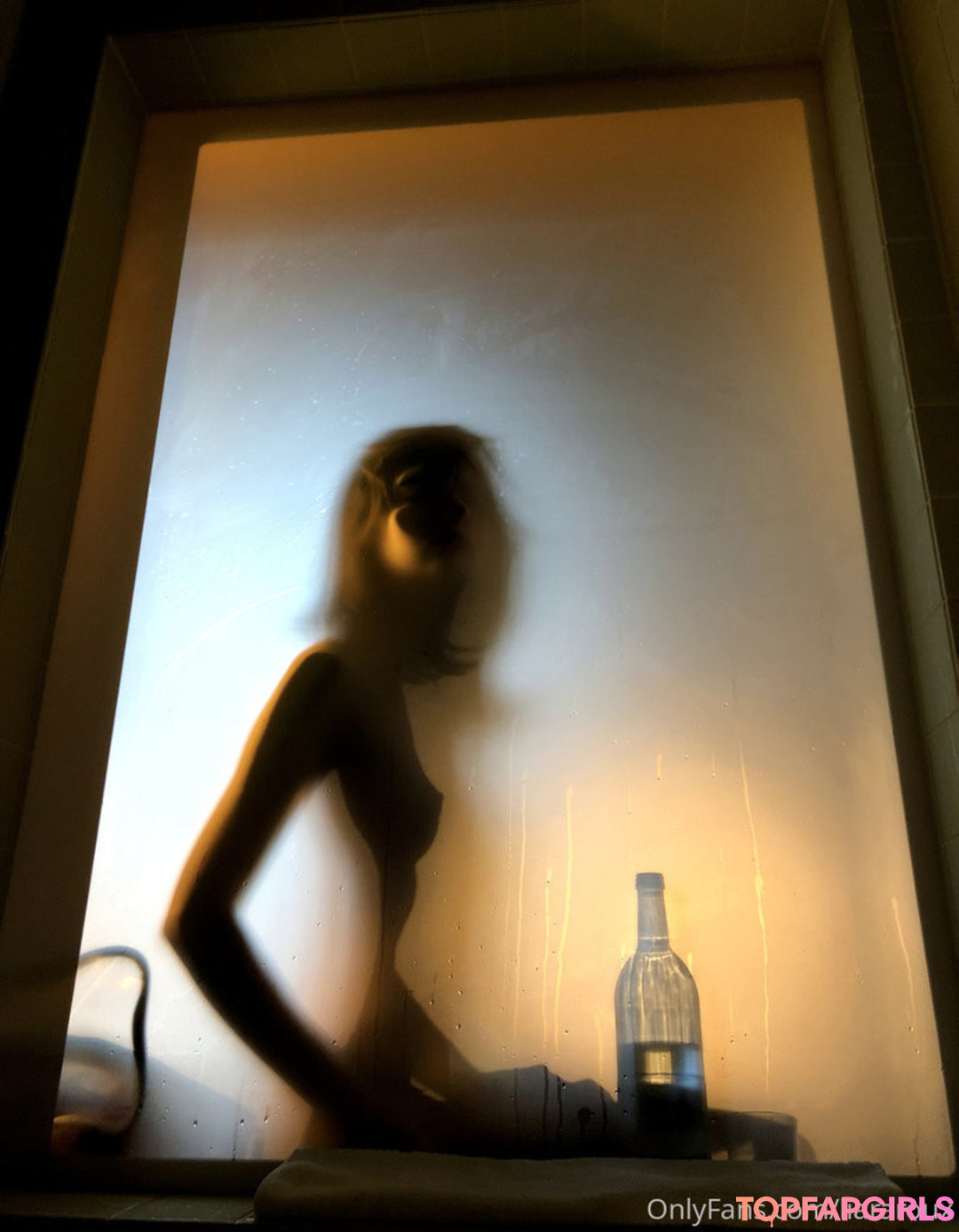 Naakte gelekte OnlyFans-foto van Liara Roux #197