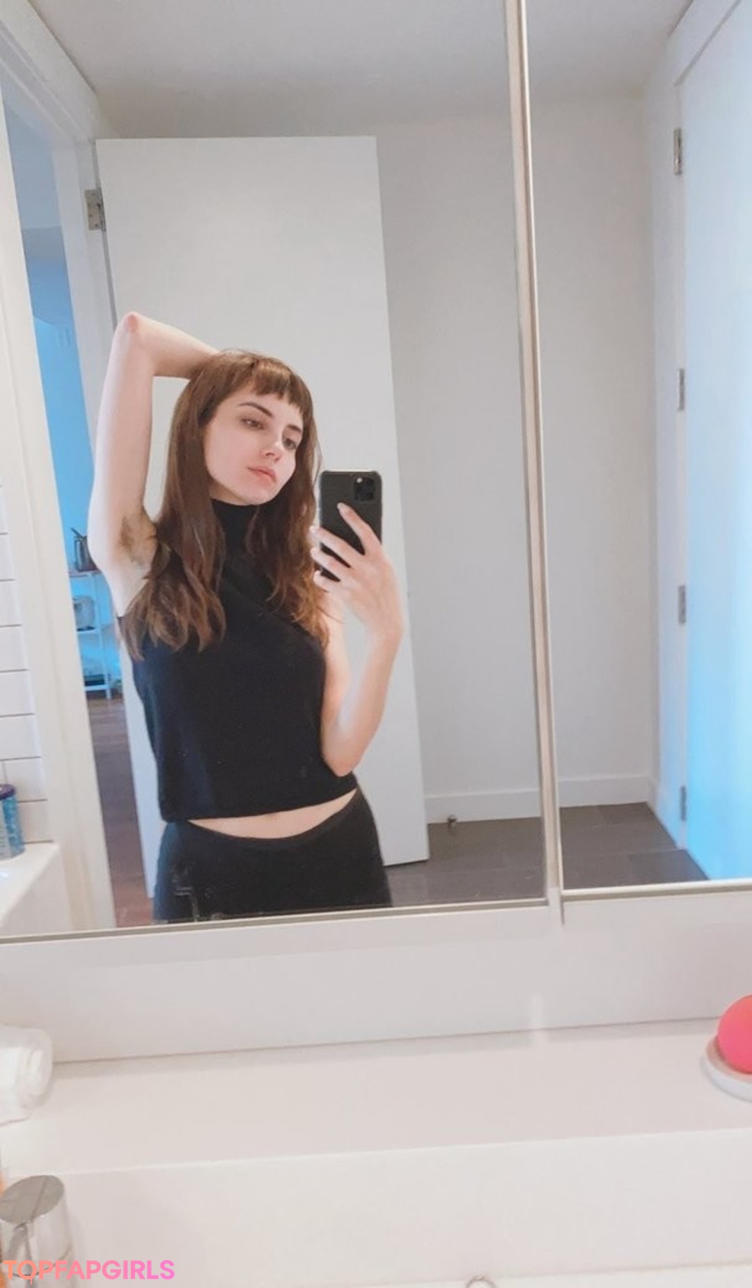 Naakte gelekte OnlyFans-foto van Liara Roux #224