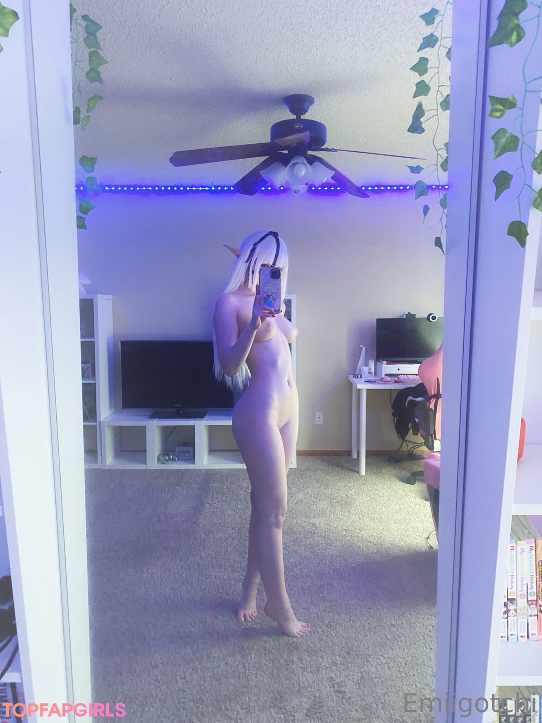 Naakte gelekte OnlyFans-foto van Emiigotchi #342