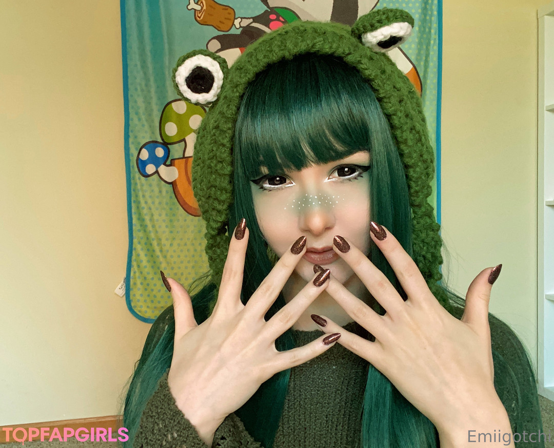 Naakte gelekte OnlyFans-foto van Emiigotchi #441