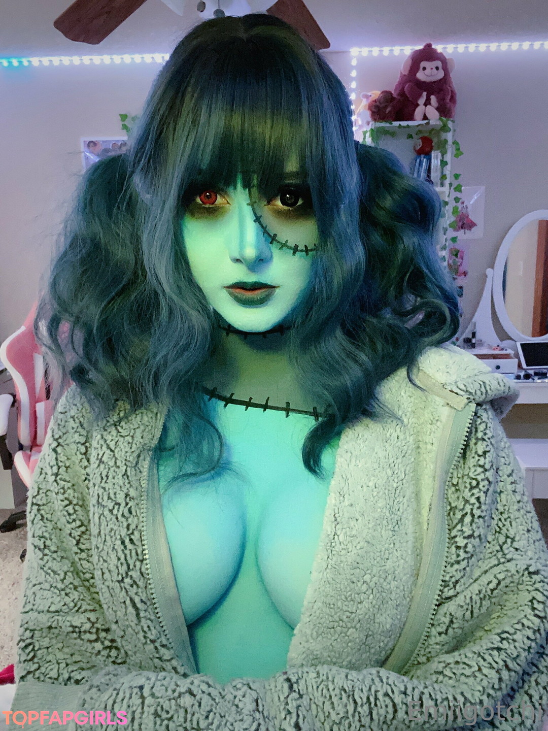 Naakte gelekte OnlyFans-foto van Emiigotchi #464