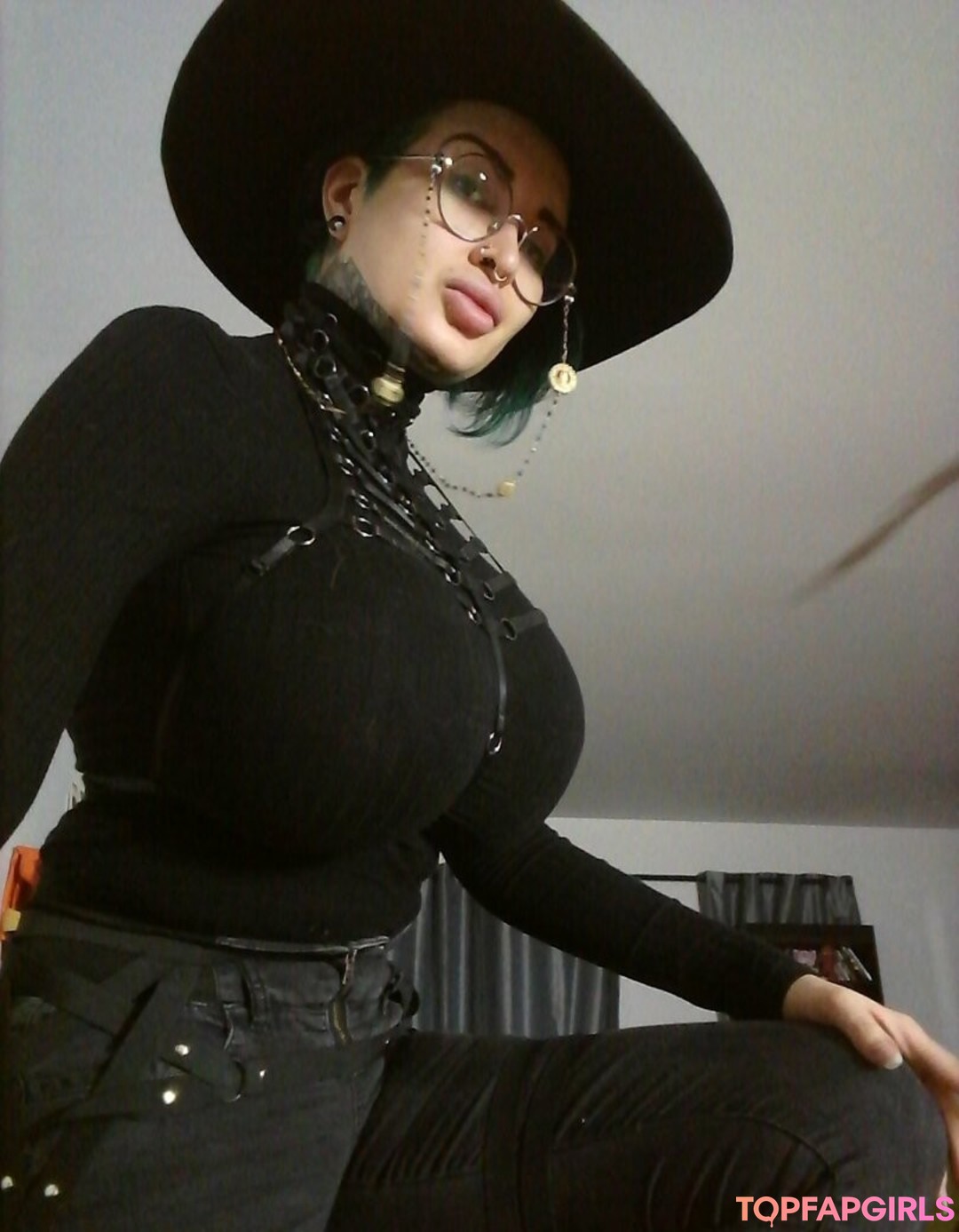 Naakte gelekte OnlyFans-foto van Ariane Saint Amour #1343