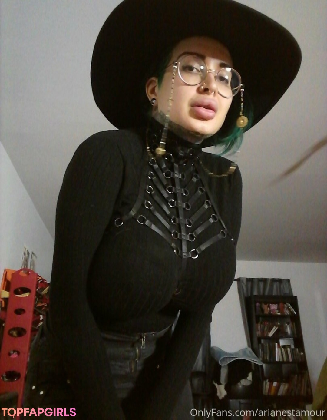 Naakte gelekte OnlyFans-foto van Ariane Saint Amour #1357