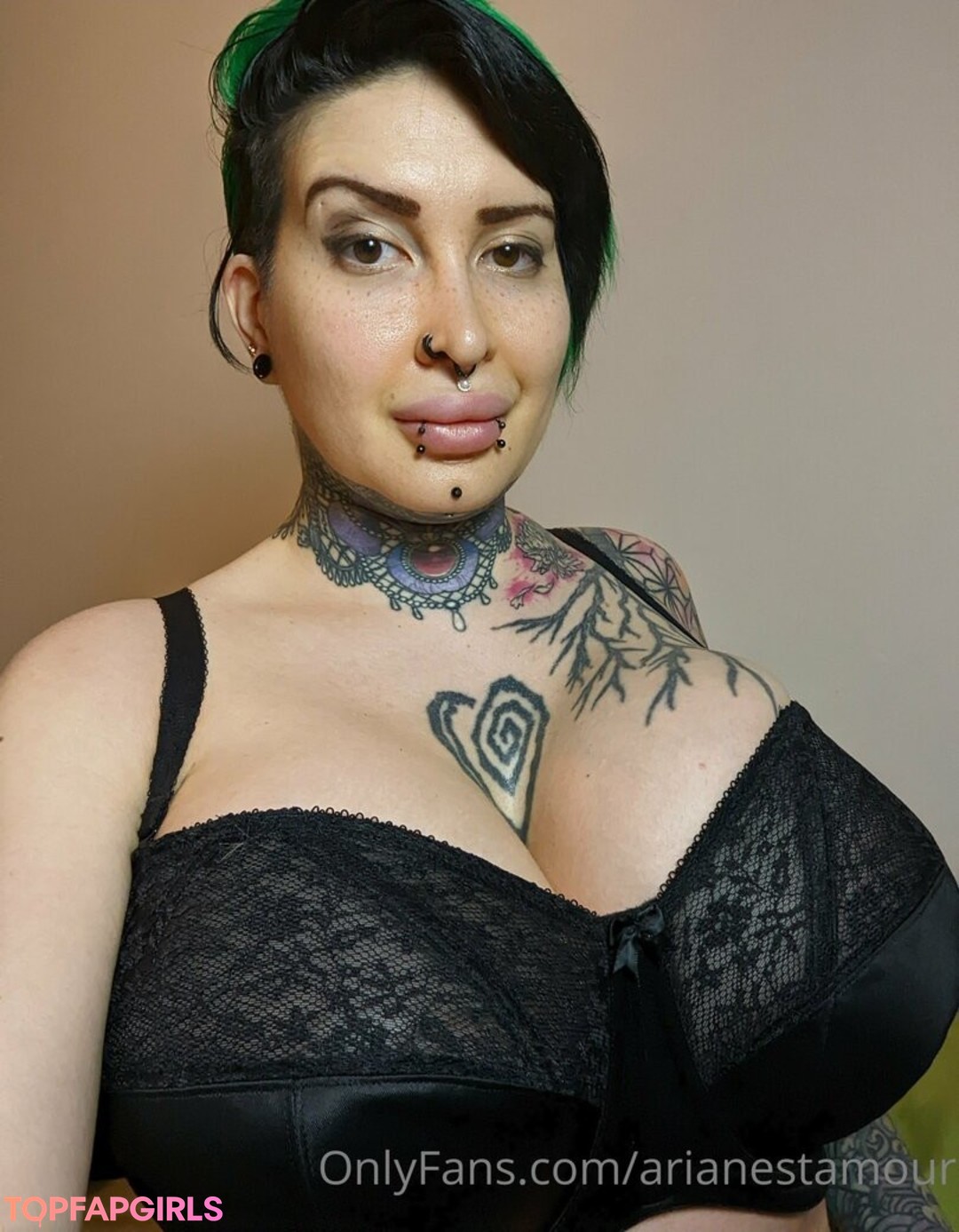 Naakte gelekte OnlyFans-foto van Ariane Saint Amour #1805