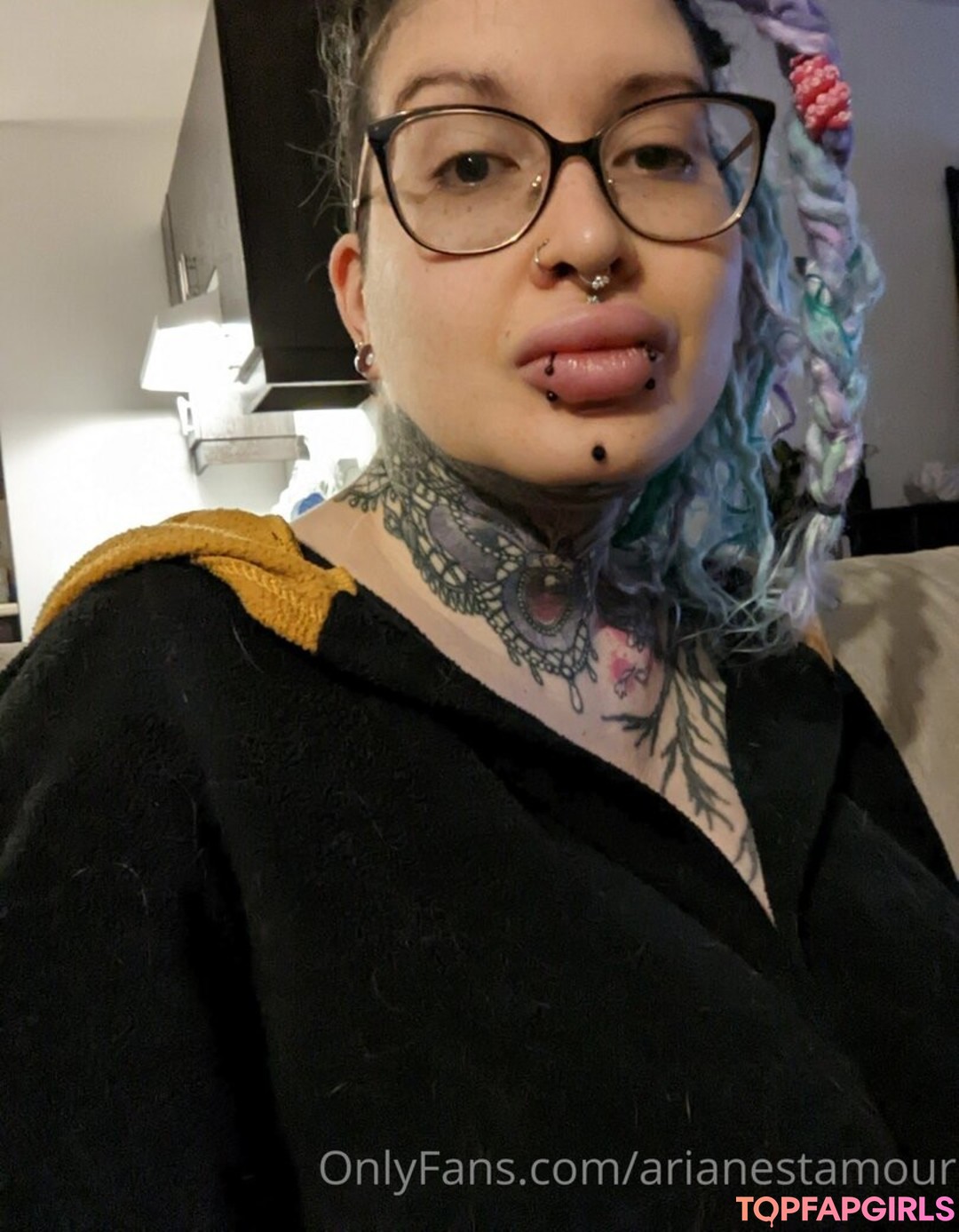 Naakte gelekte OnlyFans-foto van Ariane Saint Amour #2021