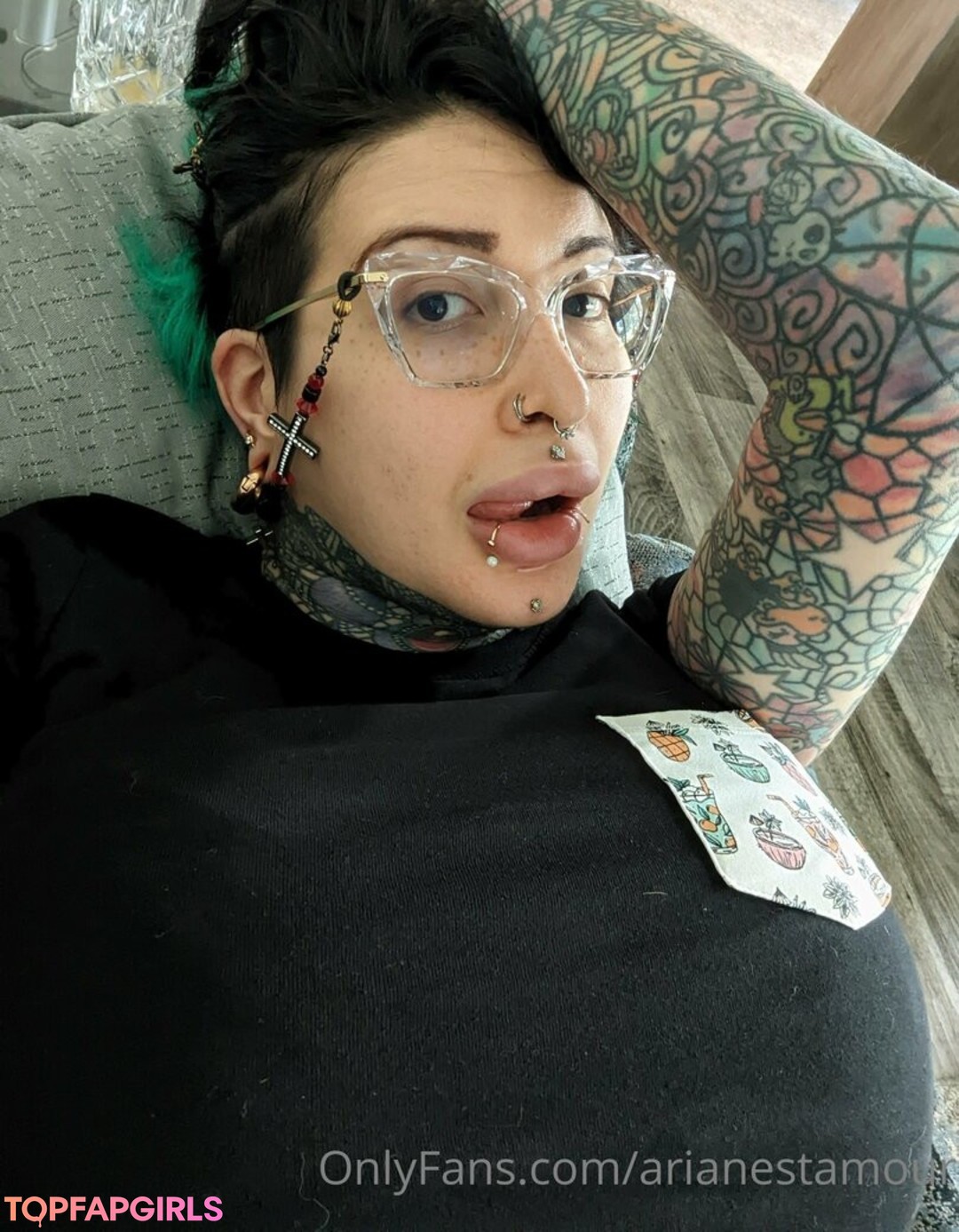 Naakte gelekte OnlyFans-foto van Ariane Saint Amour #2104