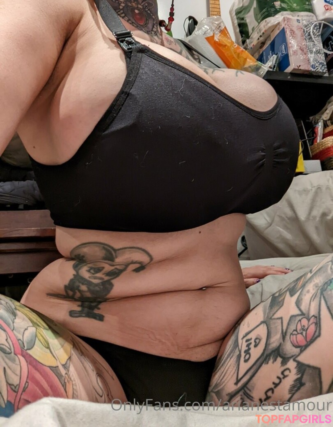 Naakte gelekte OnlyFans-foto van Ariane Saint Amour #2116