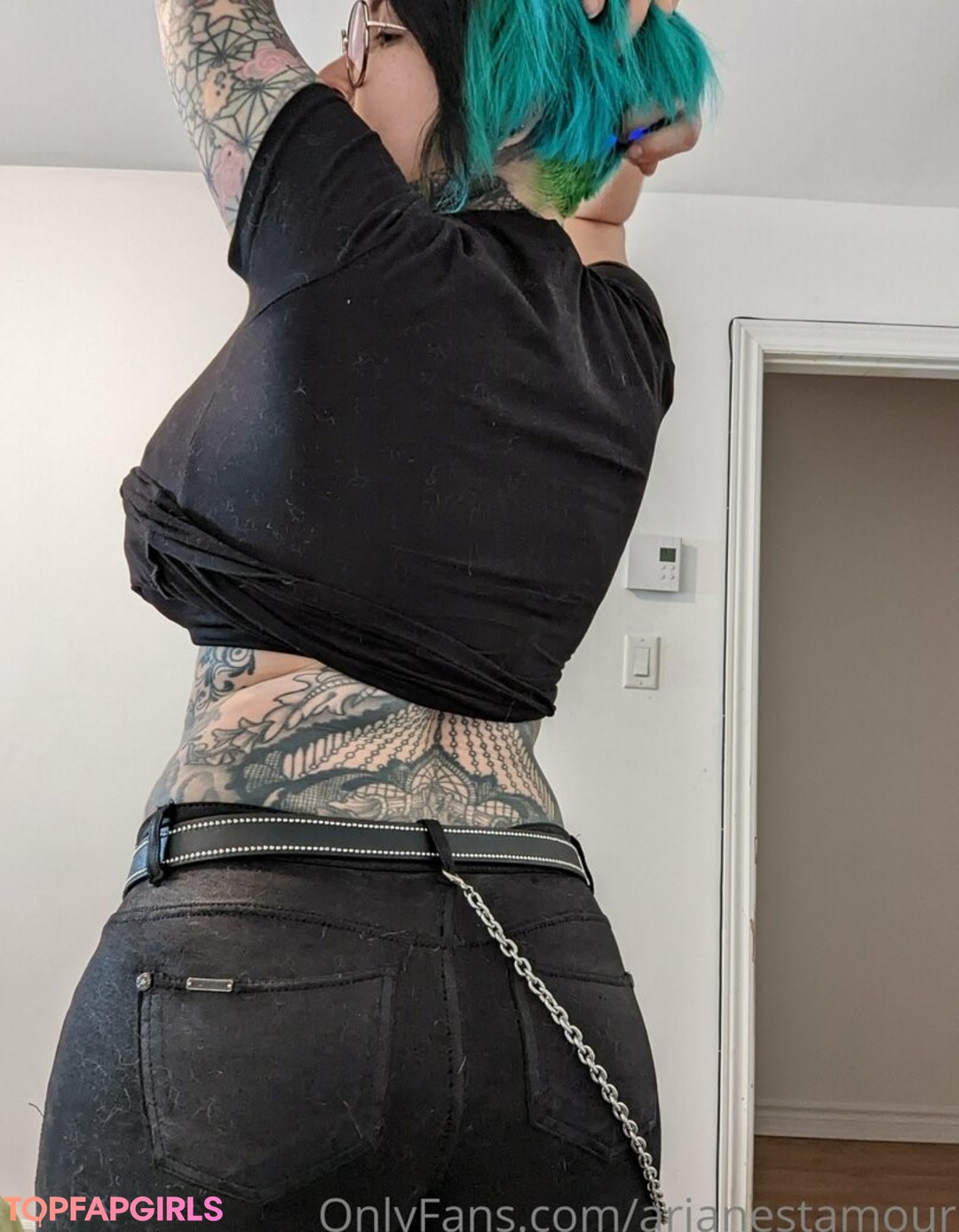 Naakte gelekte OnlyFans-foto van Ariane Saint Amour #2305