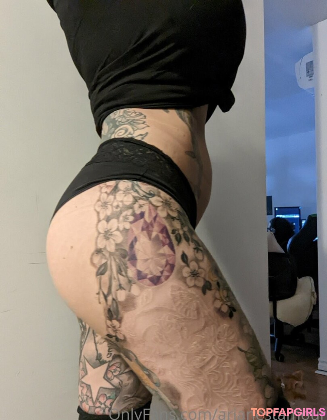 Naakte gelekte OnlyFans-foto van Ariane Saint Amour #2365