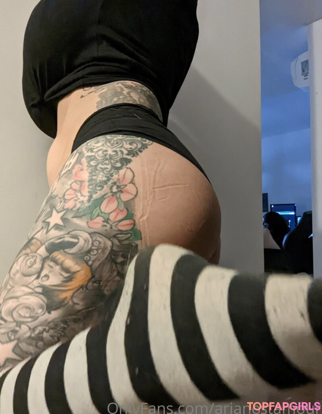 Naakte gelekte OnlyFans-foto van Ariane Saint Amour #2372
