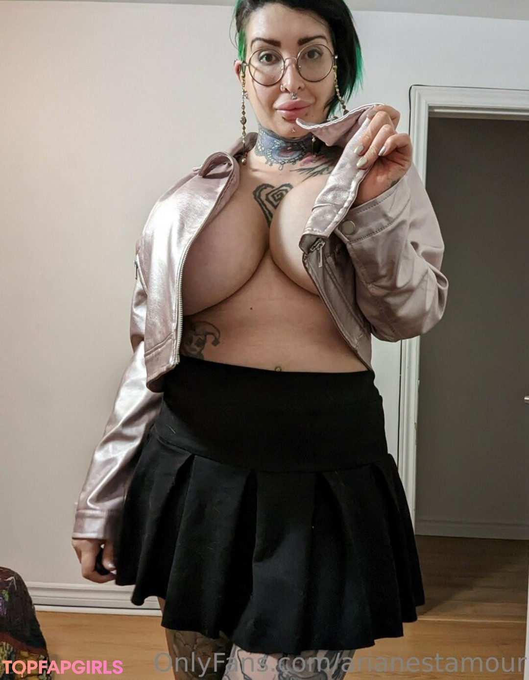 Naakte gelekte OnlyFans-foto van Ariane Saint Amour #2503