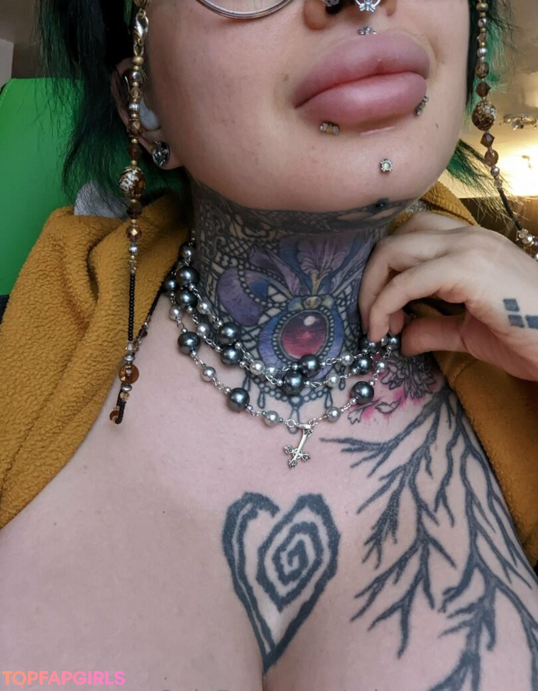 Naakte gelekte OnlyFans-foto van Ariane Saint Amour #2510