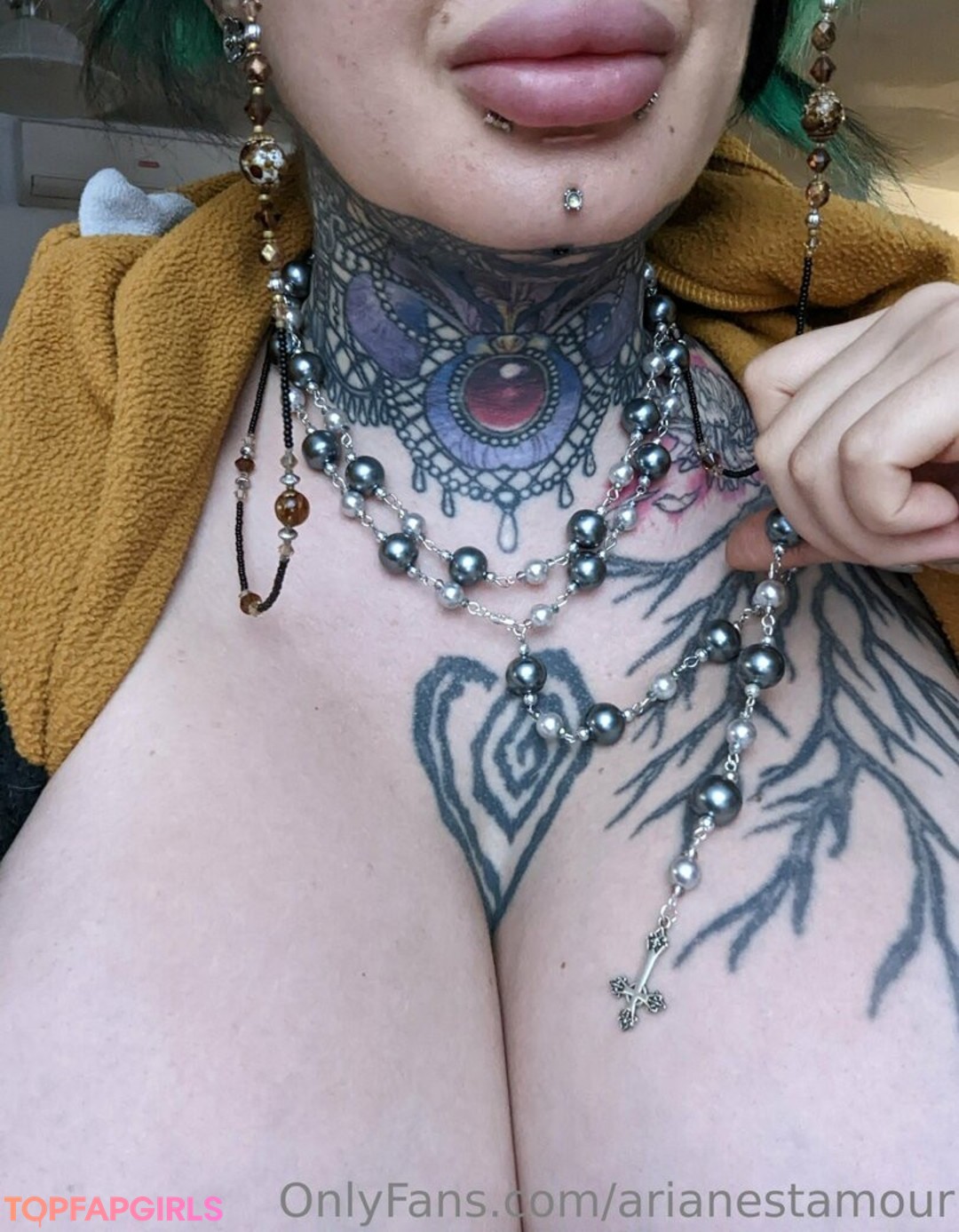 Naakte gelekte OnlyFans-foto van Ariane Saint Amour #2516