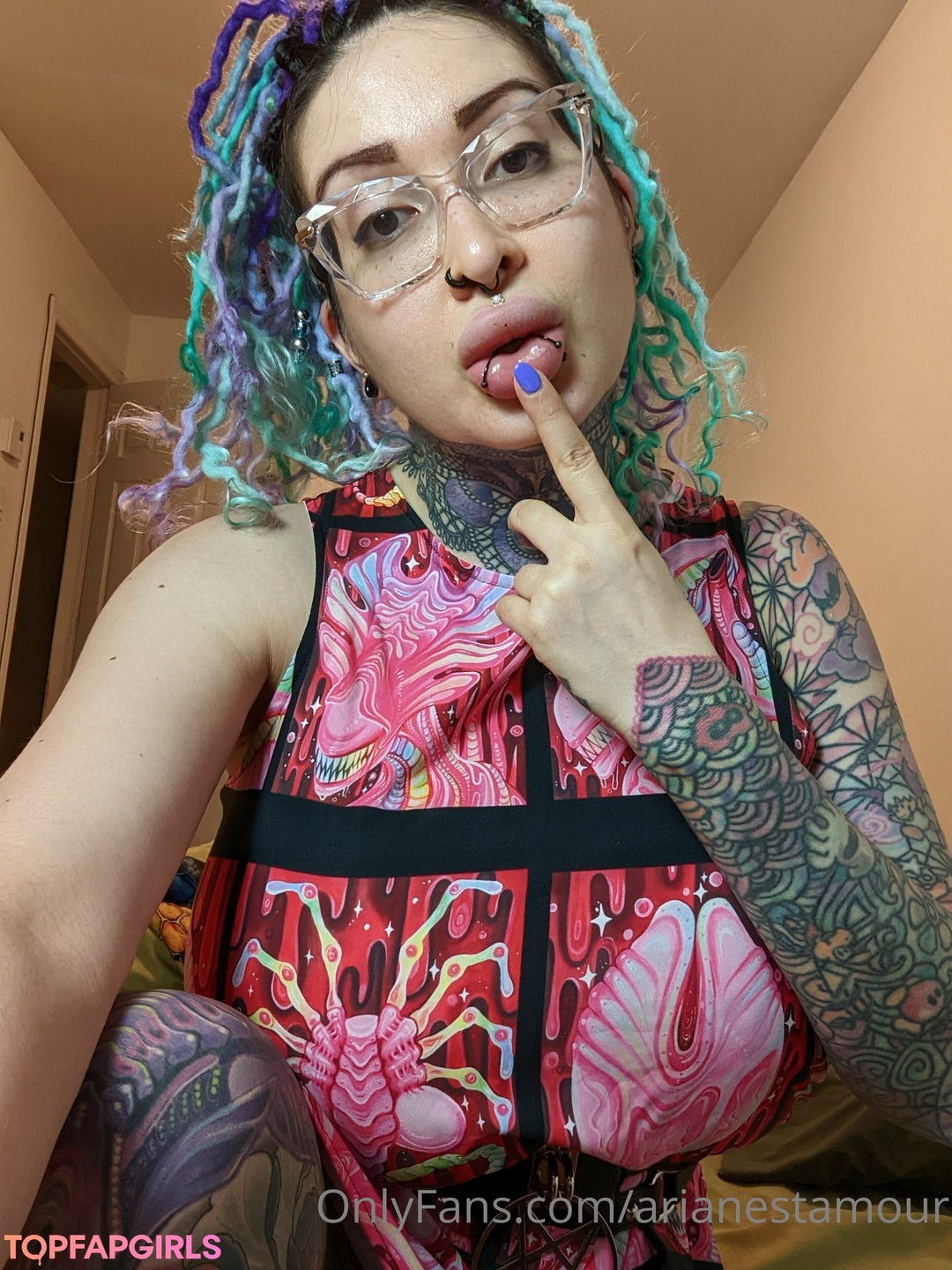 Naakte gelekte OnlyFans-foto van Ariane Saint Amour #699