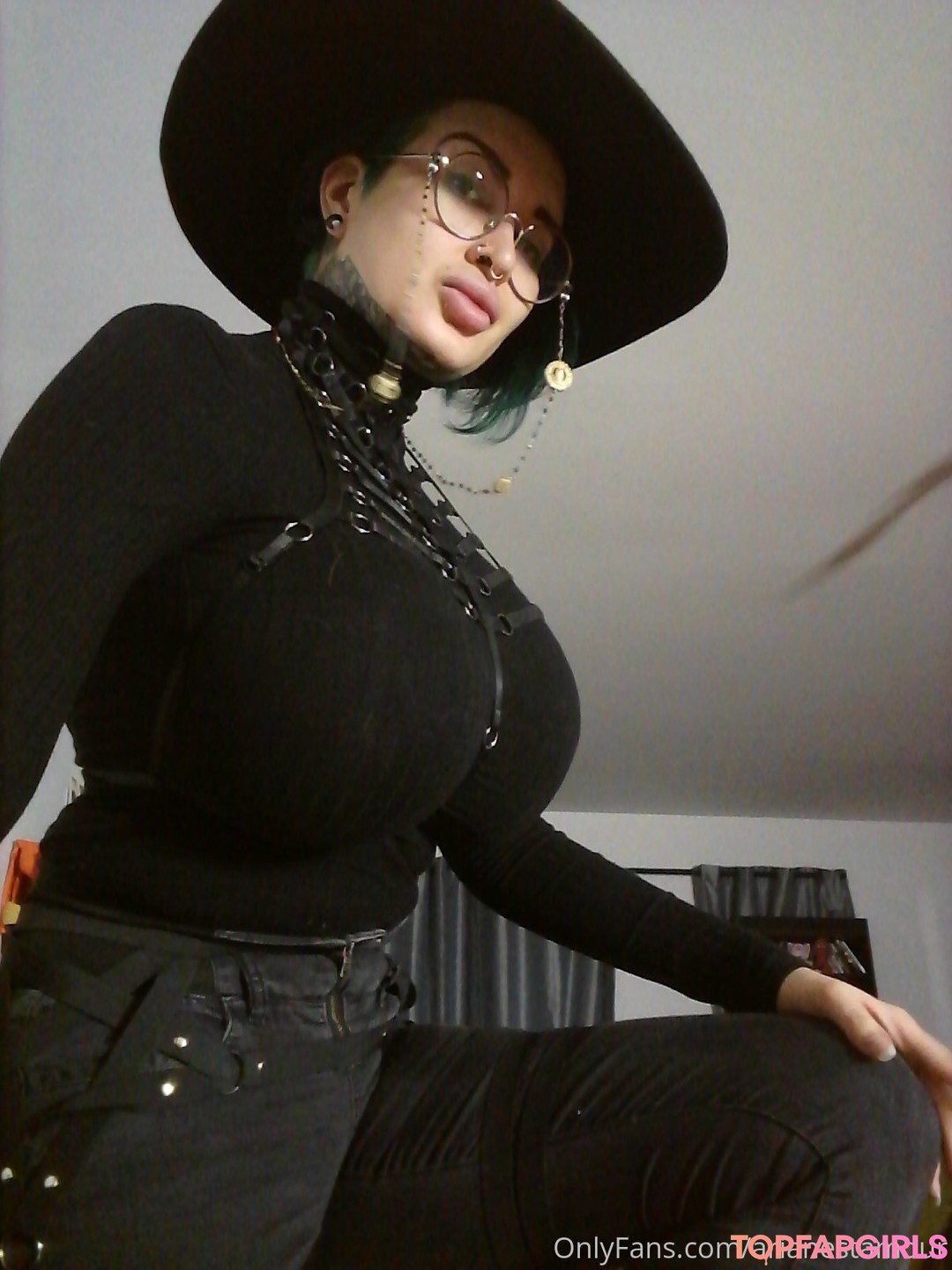 Naakte gelekte OnlyFans-foto van Ariane Saint Amour #325