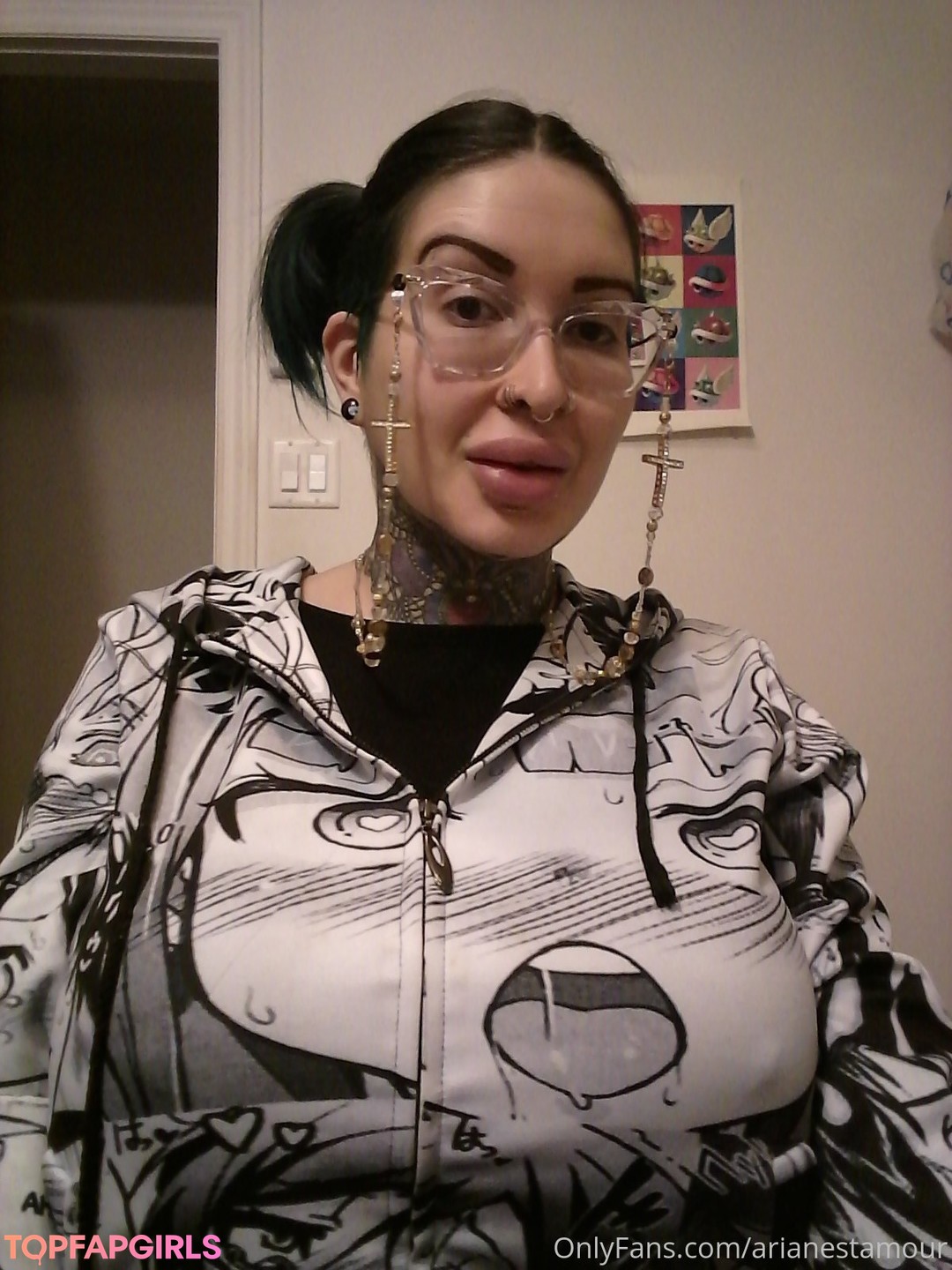 Naakte gelekte OnlyFans-foto van Ariane Saint Amour #380