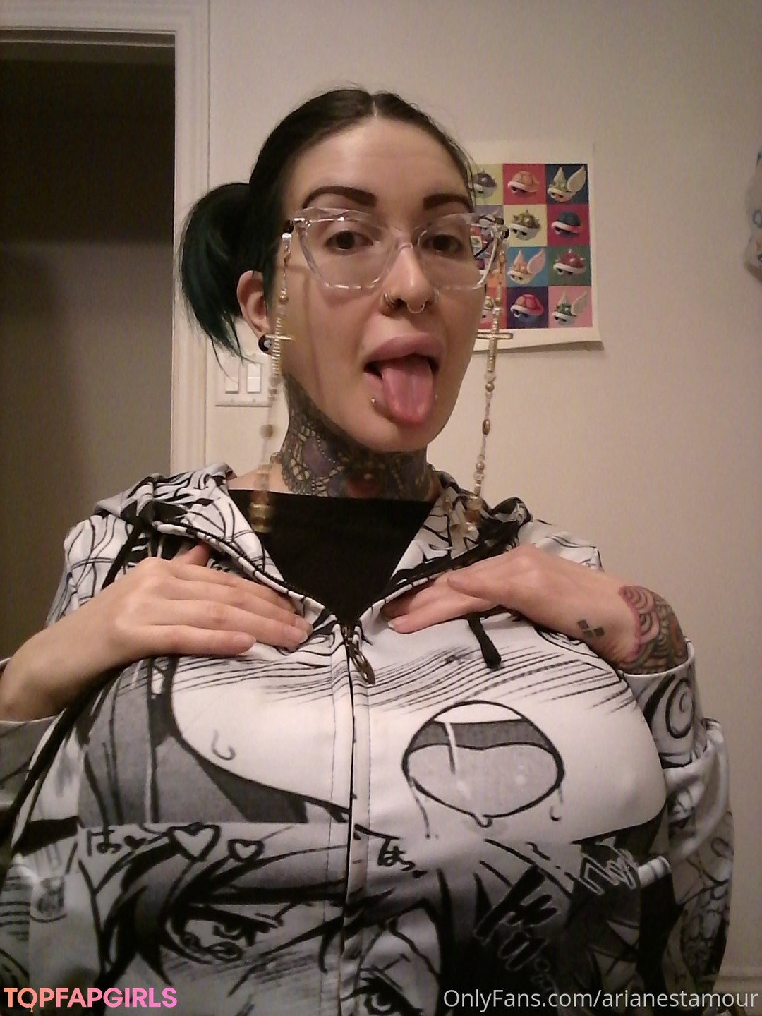 Naakte gelekte OnlyFans-foto van Ariane Saint Amour #398