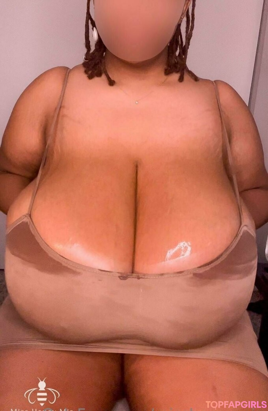 Naakte gelekte OnlyFans-foto van Miss Honey Mia #202