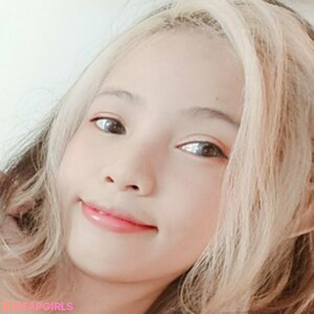 Naakte gelekte OnlyFans-foto van Candypopanca #30