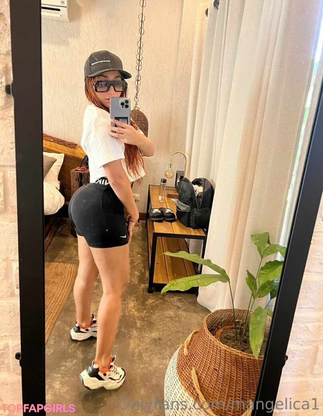 Naakte gelekte OnlyFans-foto van Cute Molly18 #56