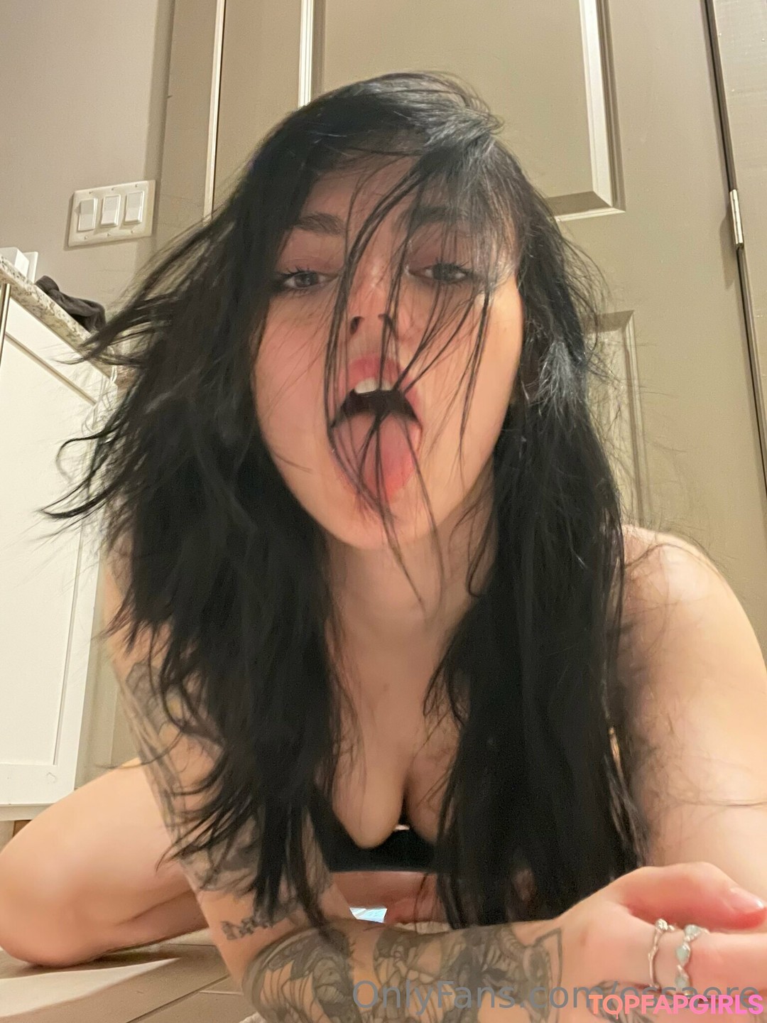 Naakte gelekte OnlyFans-foto van Essaere #46