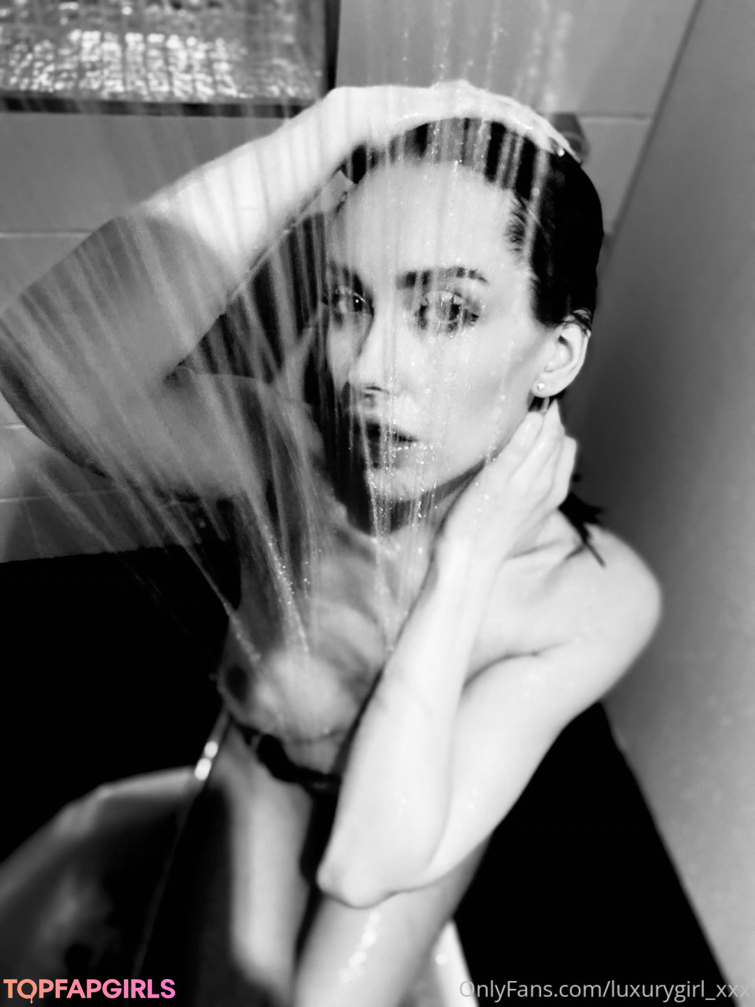 Naakte gelekte OnlyFans-foto van Luxurygirl #188