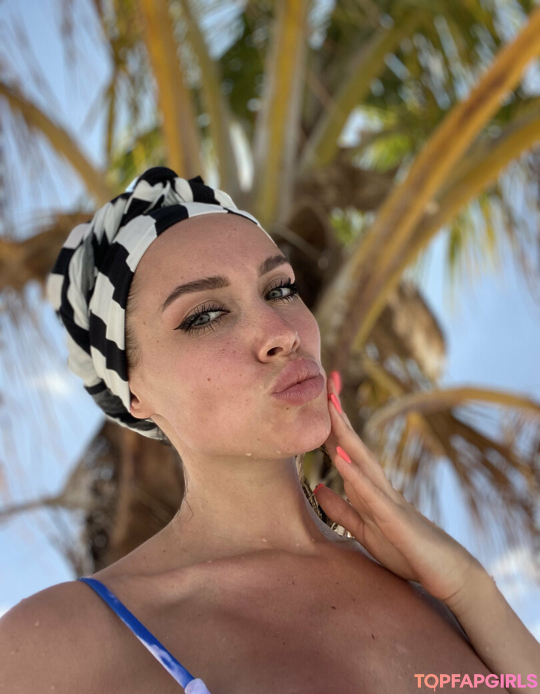 Naakte gelekte OnlyFans-foto van Luxurygirl #359