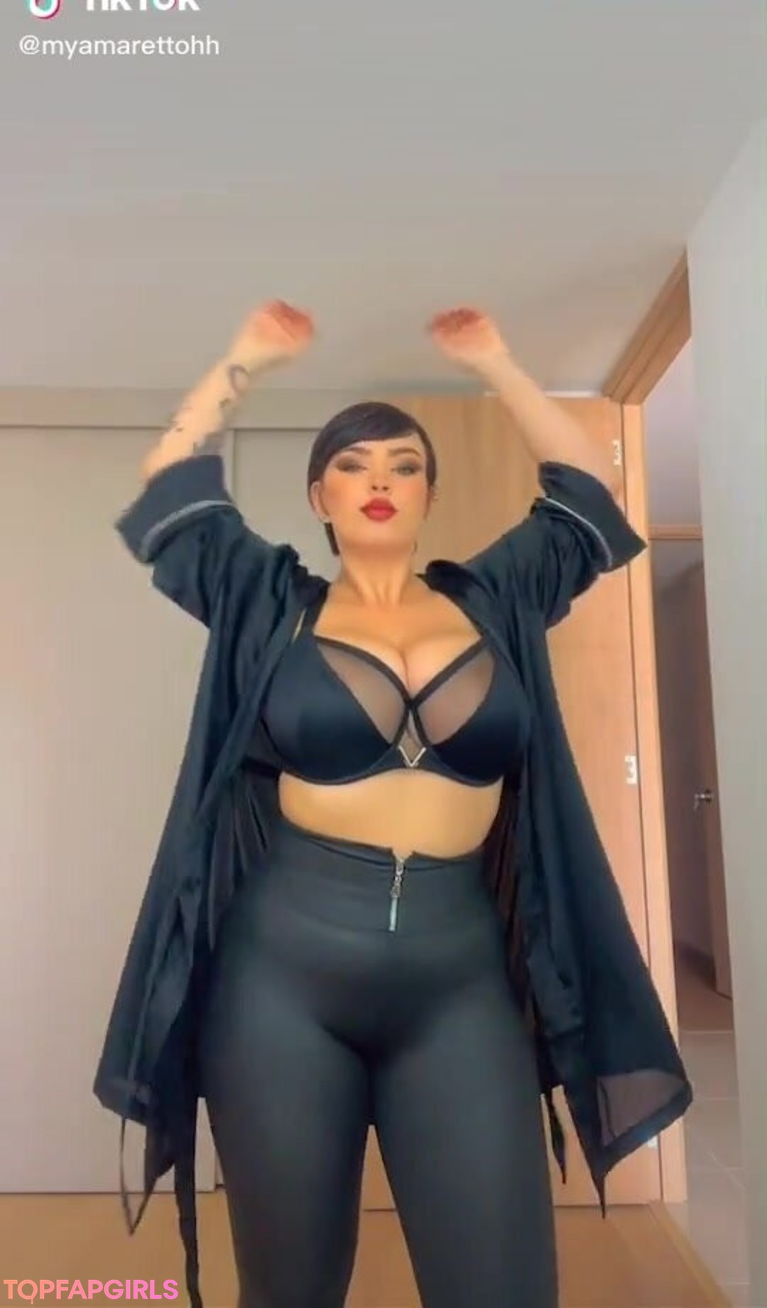 Naakte gelekte OnlyFans-foto van Amaretto Hammer #311
