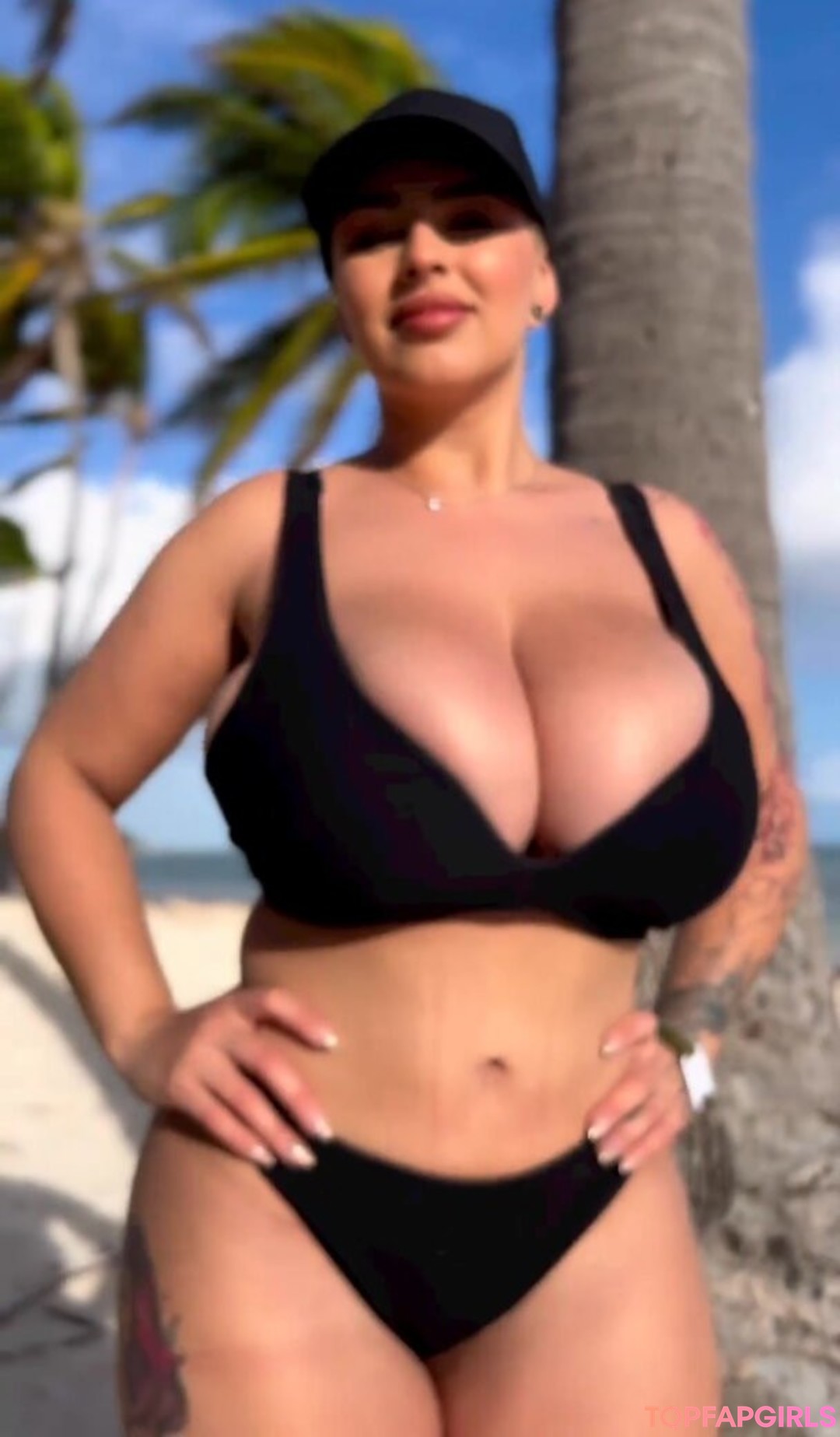 Naakte gelekte OnlyFans-foto van Amaretto Hammer #376