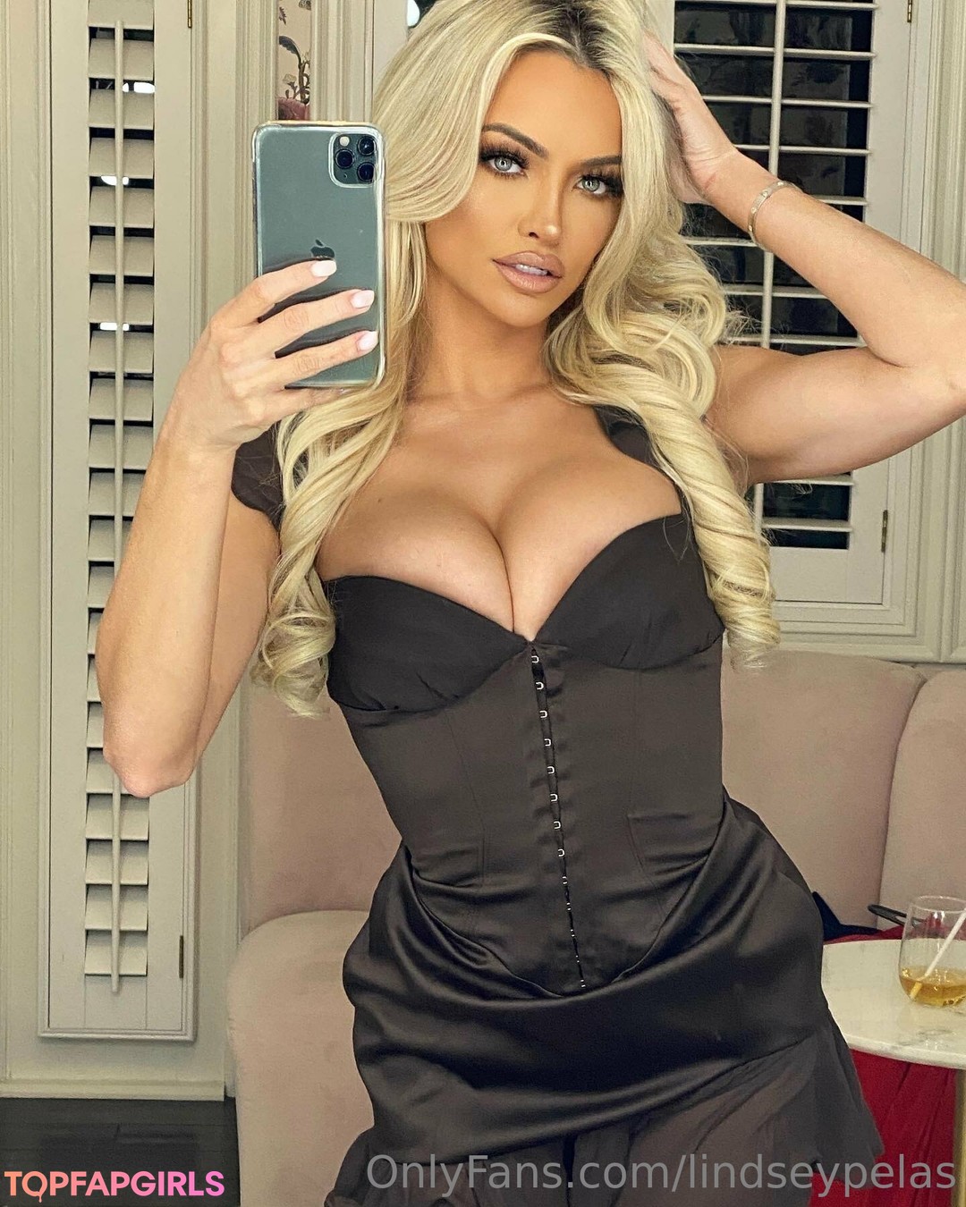 Naakte gelekte OnlyFans-foto van Lindsey Pelas #251