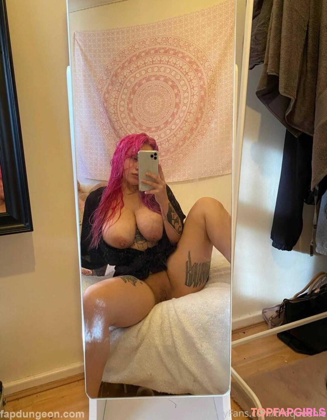 Naakte gelekte OnlyFans-foto van Thequeenie #159