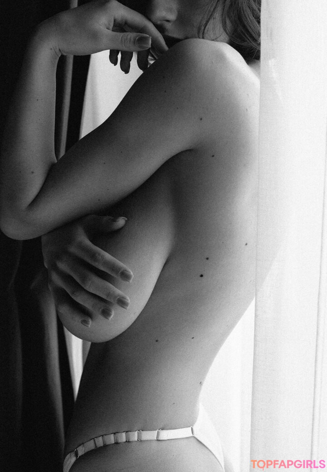 Naakte gelekte OnlyFans-foto van Solomia Maievska #1455