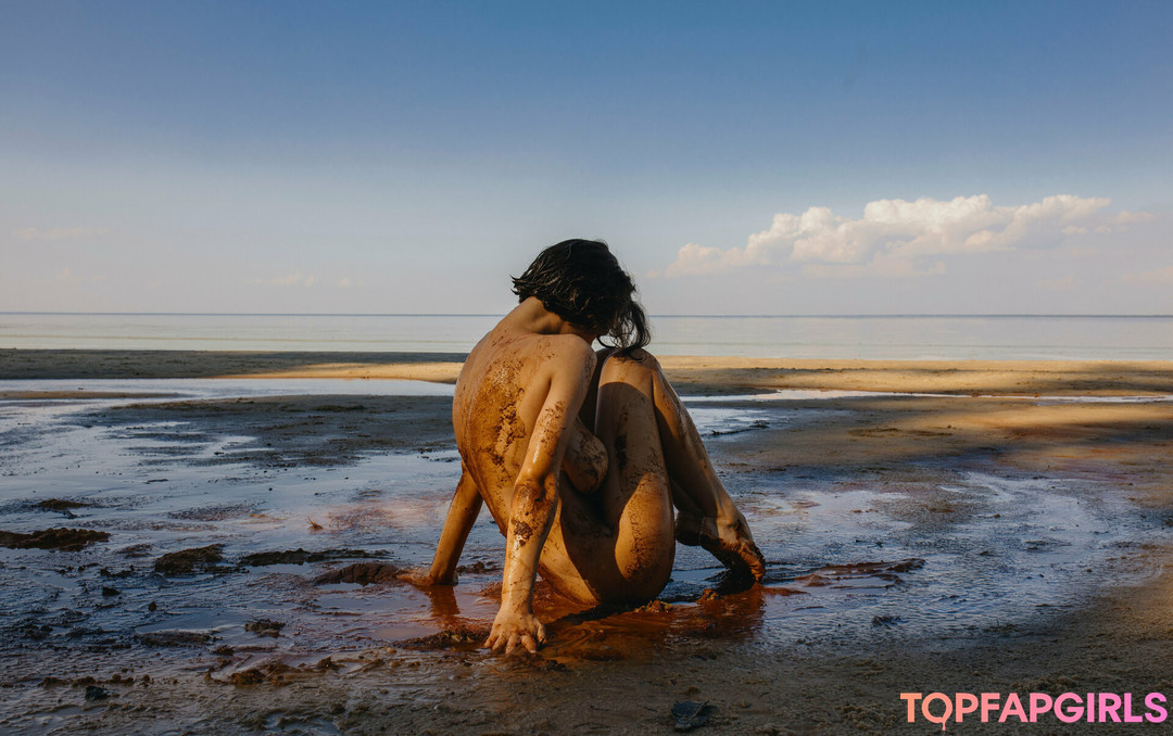 Naakte gelekte OnlyFans-foto van Solomia Maievska #1776