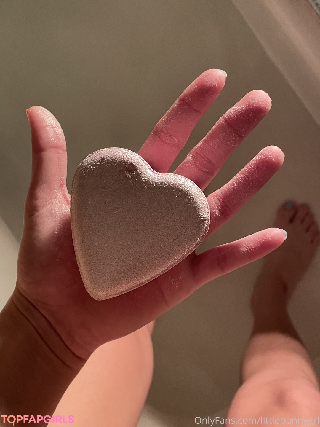 Naakte gelekte OnlyFans-foto van Little Bunny #23