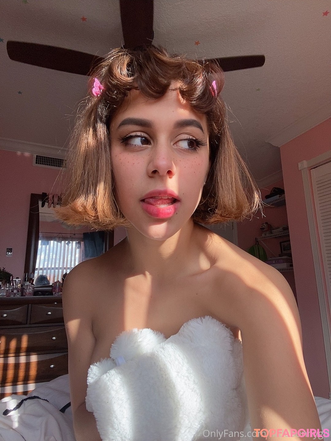 Naakte gelekte OnlyFans-foto van Little Bunny #317