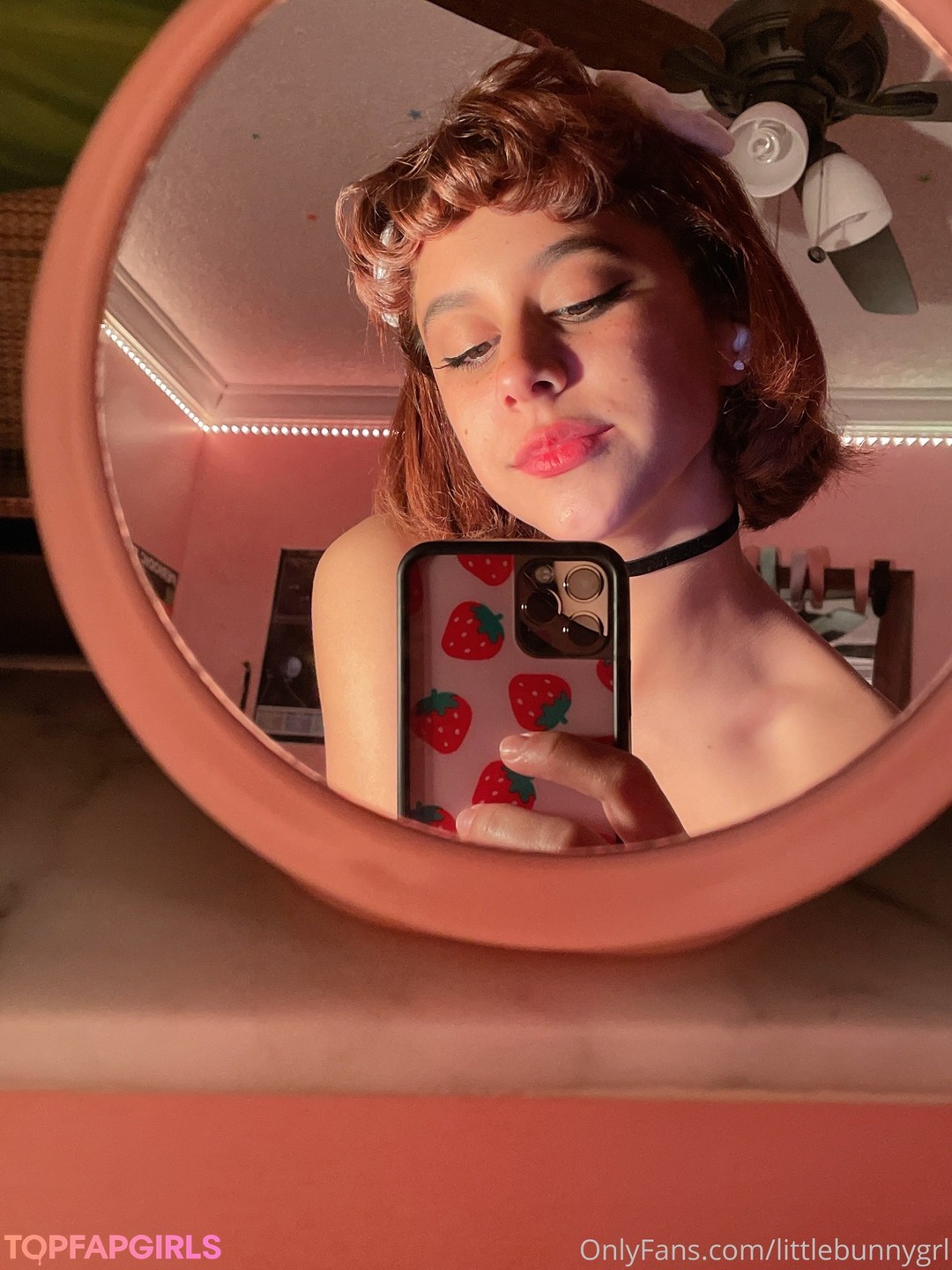 Naakte gelekte OnlyFans-foto van Little Bunny #396