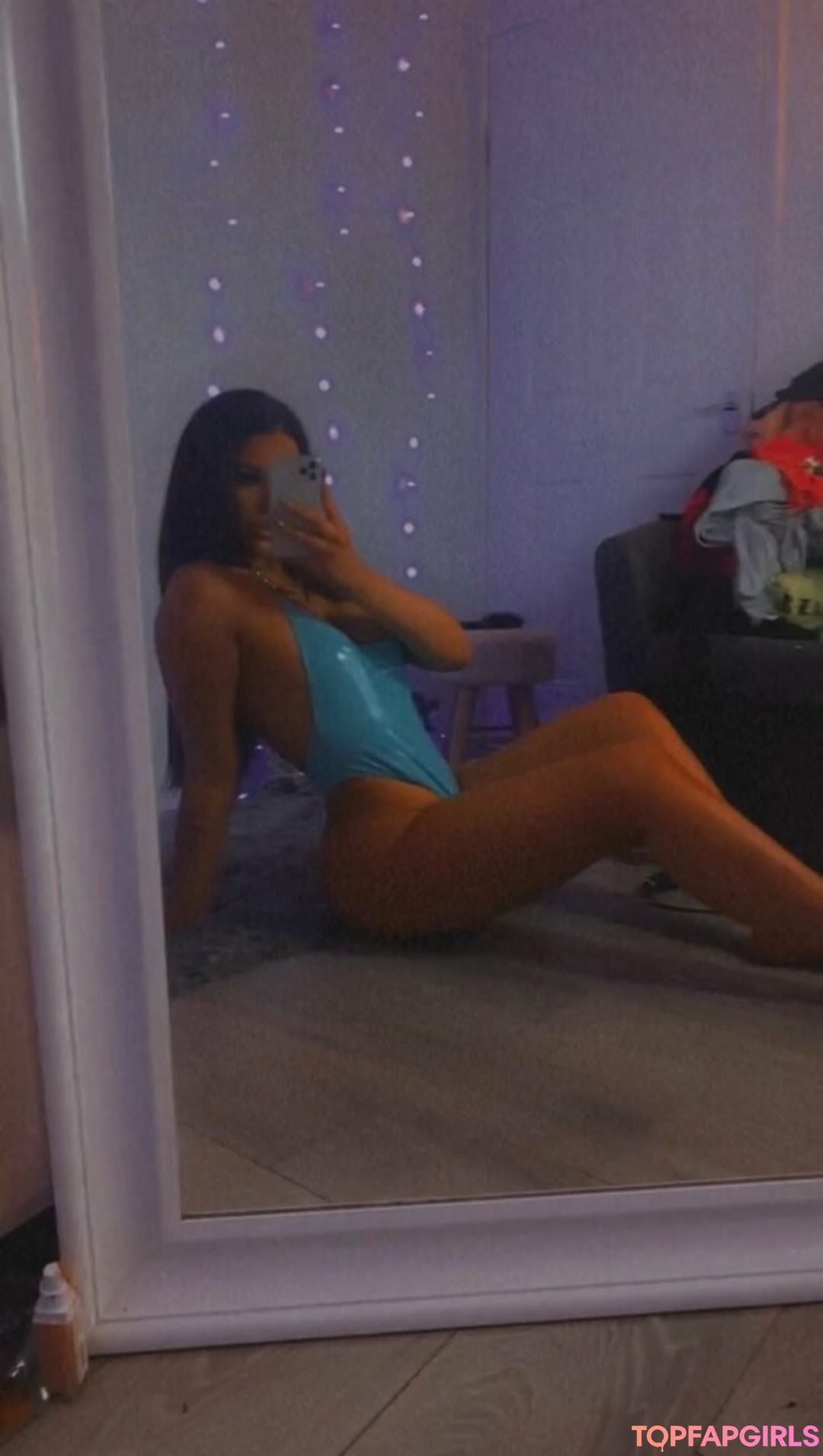 Naakte gelekte OnlyFans-foto van Elisefionxx #74