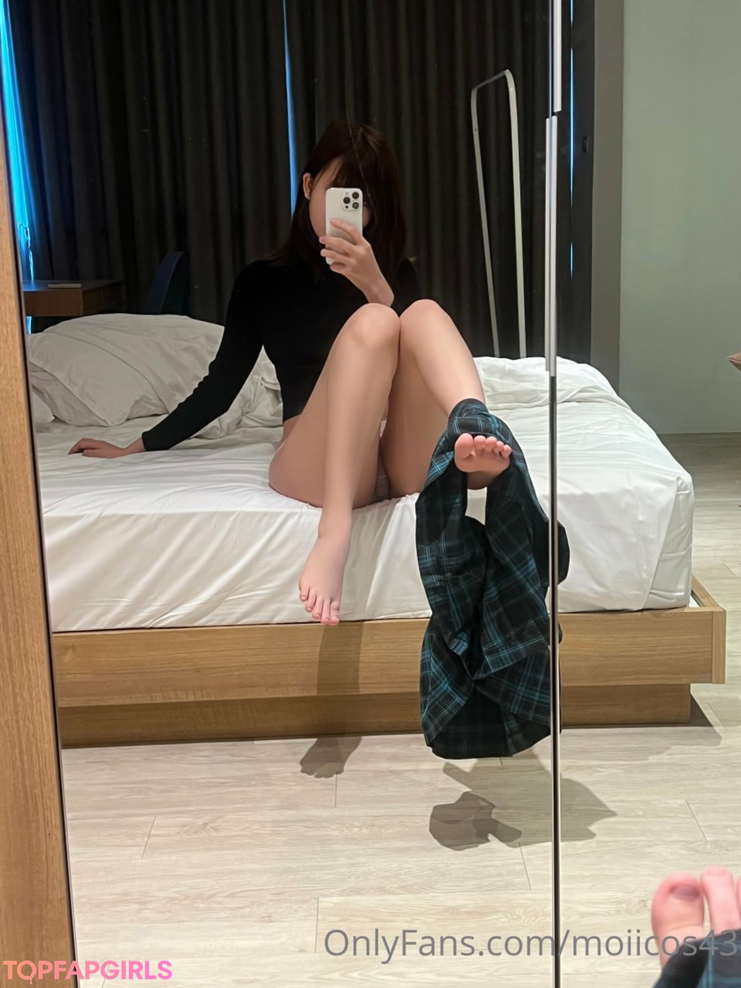 Naakte gelekte OnlyFans-foto van Moiicos #28