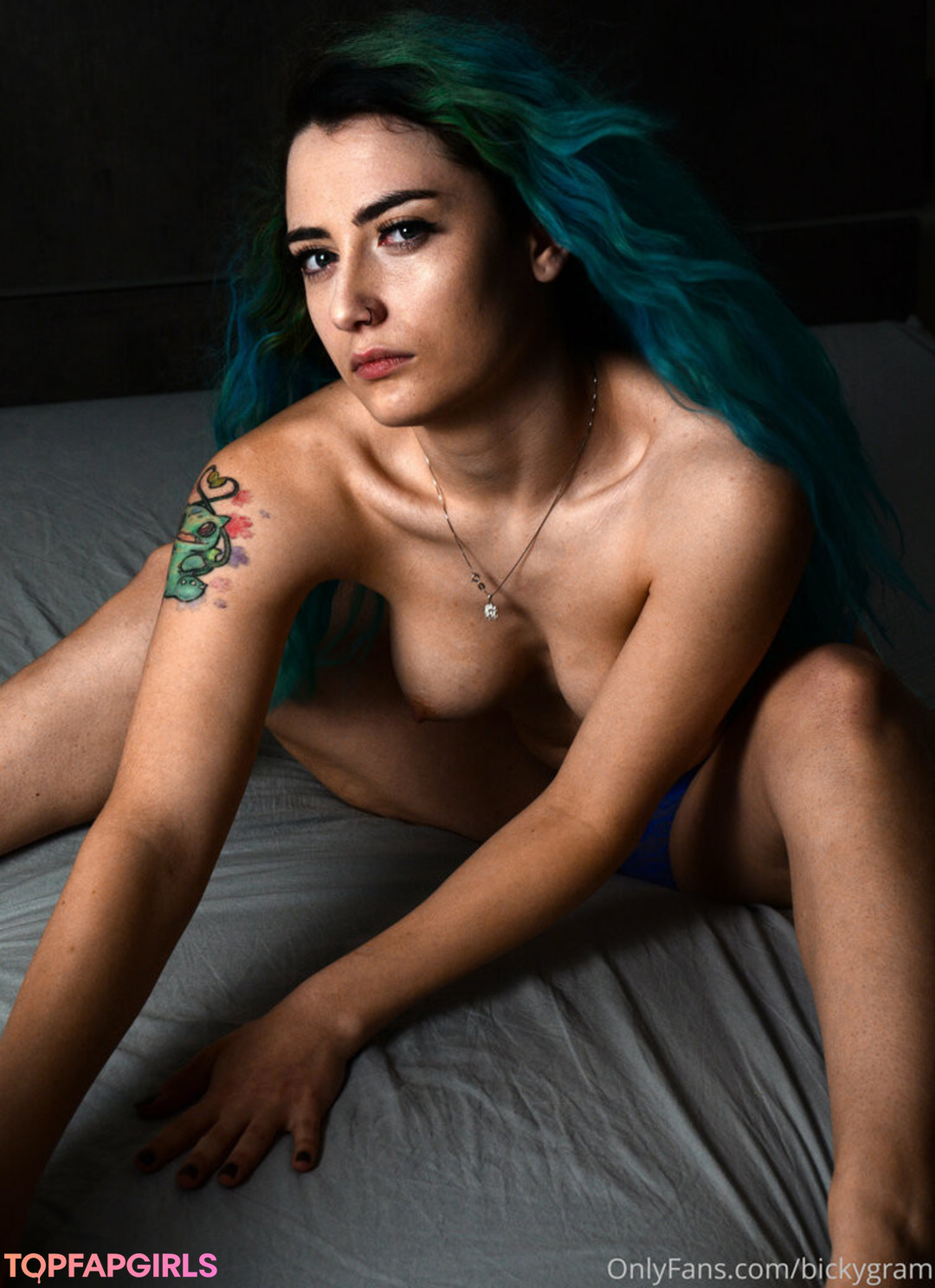 Naakte gelekte OnlyFans-foto van Bickygram #9