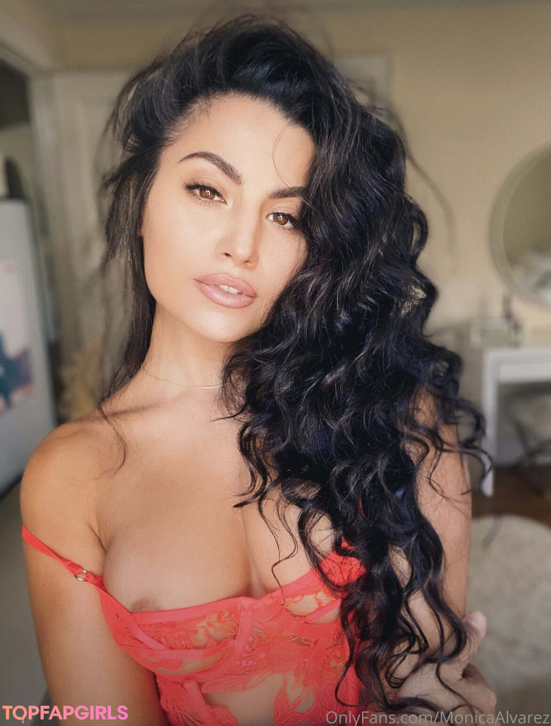 Naakte gelekte OnlyFans-foto van Monica Alvarez #12