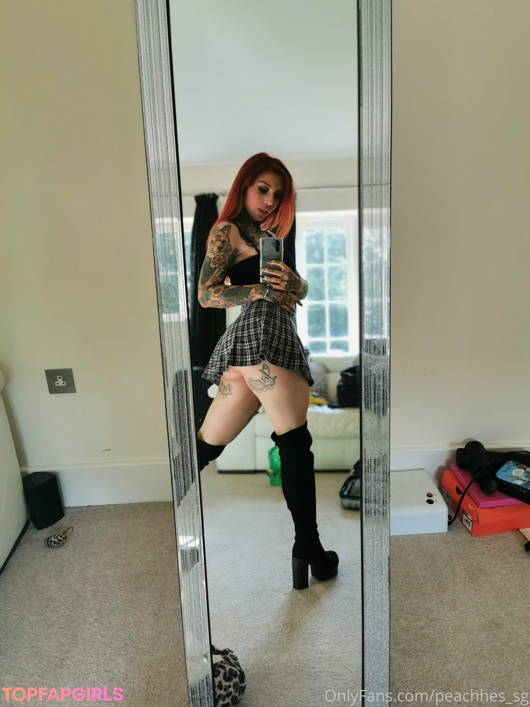 Naakte gelekte OnlyFans-foto van Peachhes Sg #18