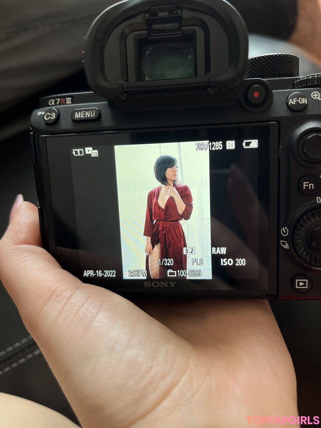 Naakte gelekte OnlyFans-foto van Womanwearingred #275